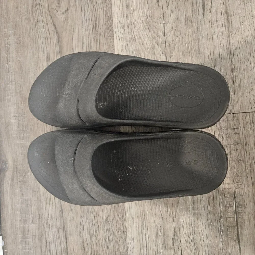 OOFOS Slides Men's 11 Women's 13 Black